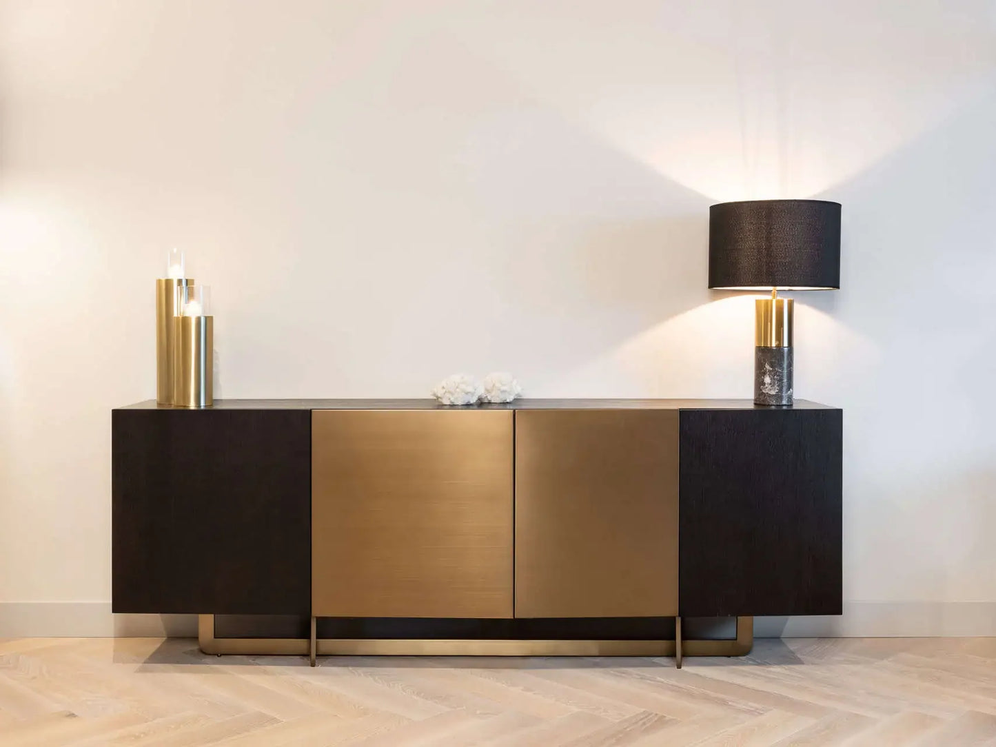 Kumode Dax 4-durvju  Richmond Interiors 80/220/45 cm ogles krāsā - N1 Home