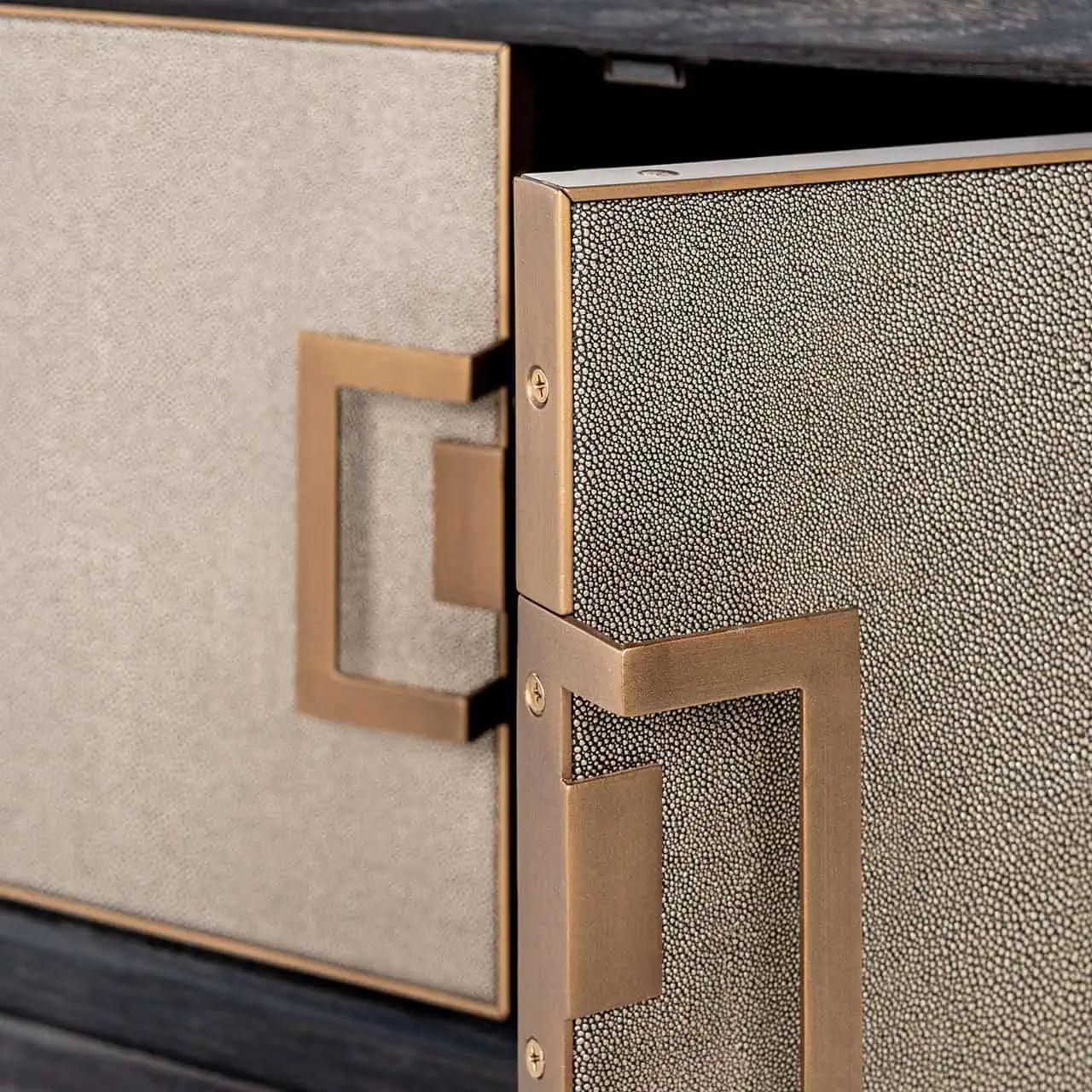 TV skapis Bloomville ar 4 durvīm Richmond Interiors 55/185/40 cm zelts - N1 Home