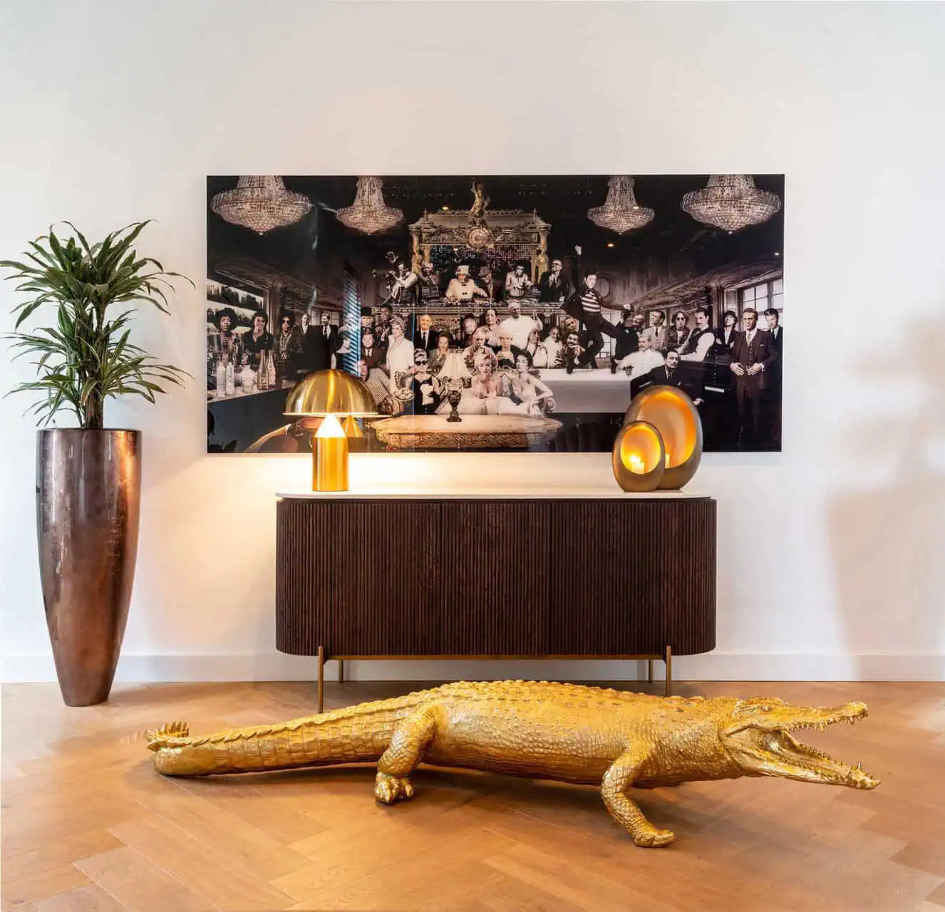 Kumode Barkley 3-durvju Richmond Interiors 85/180/46 cm Brushed Gold - N1 Home