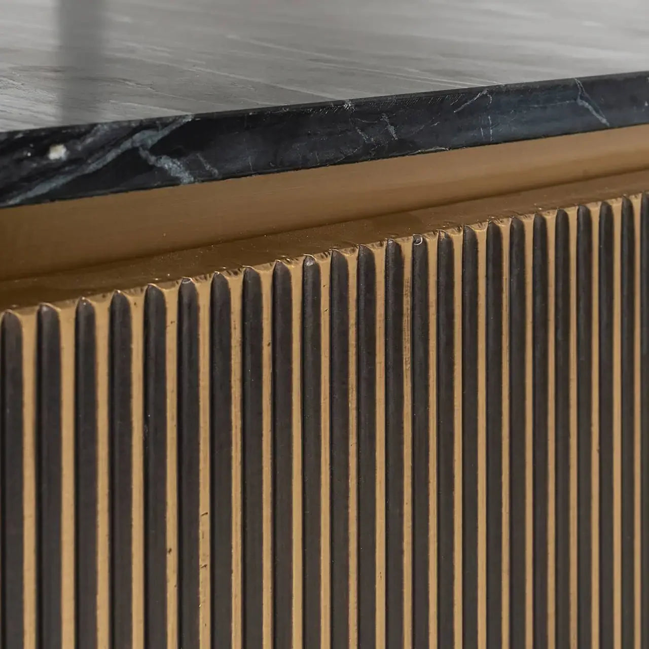 TV skapis Ironville ar 2 durvīm Richmond Interiors 50/170/40 cm zelts - N1 Home