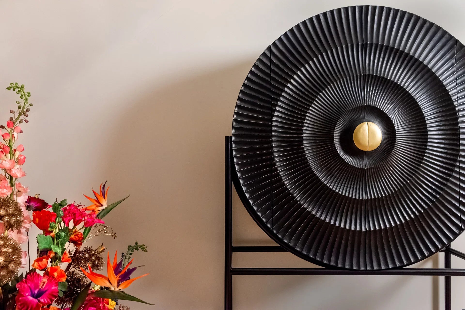 Bāra skapis Feda Richmond Interiors 160/102/39 cm melns - N1 Home