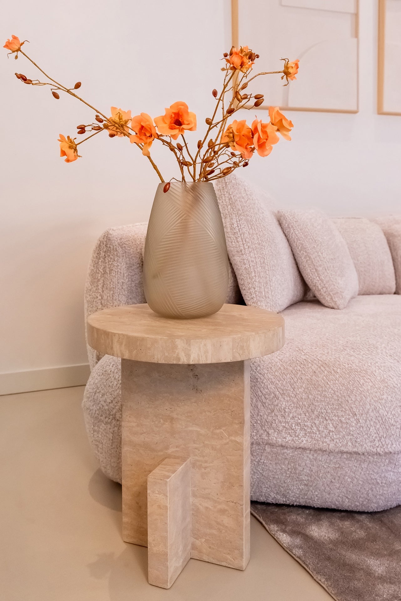 Galdiņš Biltmore itāļu travertīns Richmond Interiors 55/44/44 cm bēšs - N1 Home