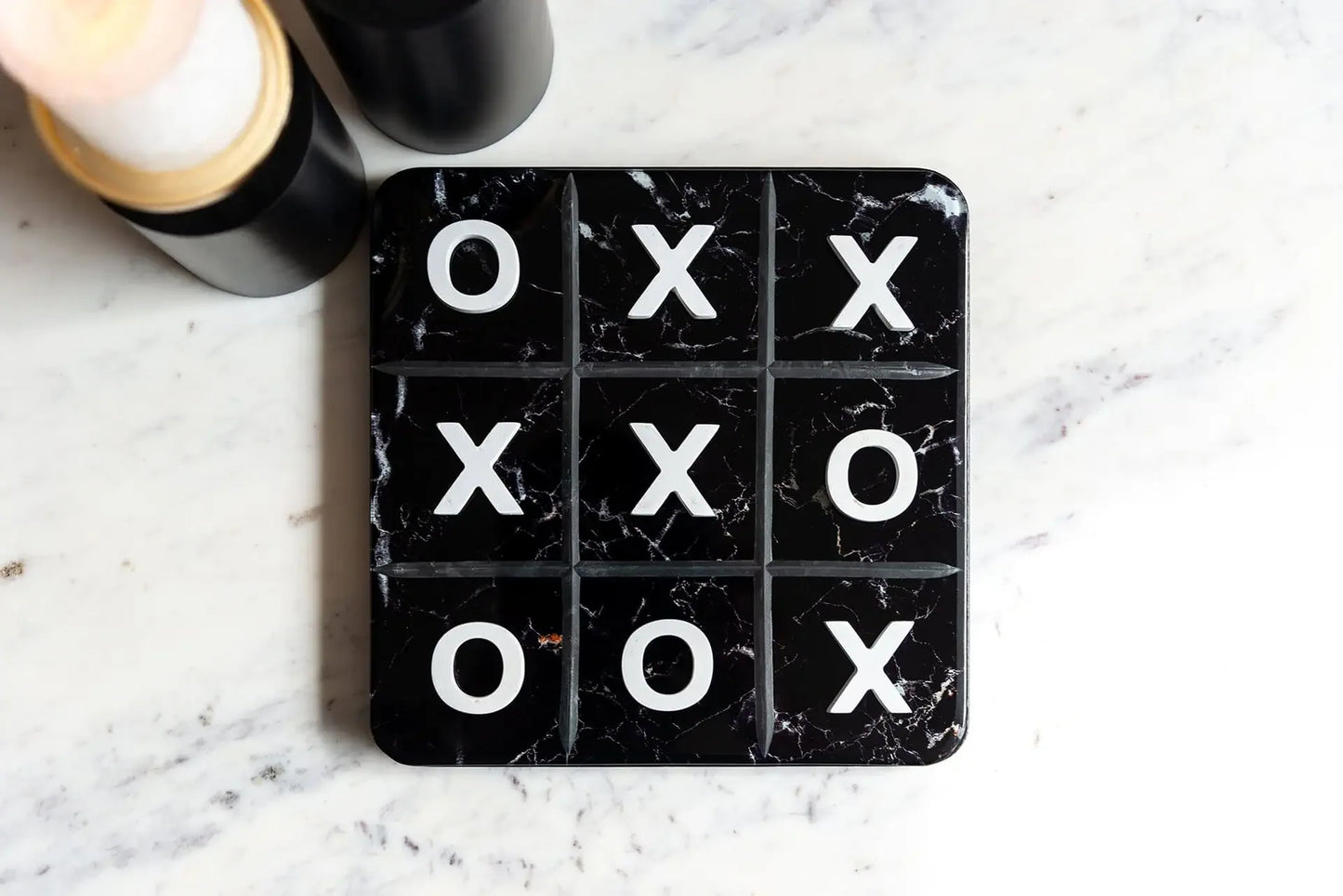 Dekoratīvs priekšmets Richmond Interiors Tic tac toe Trixi 25/25 cm melns/balts - N1 Home