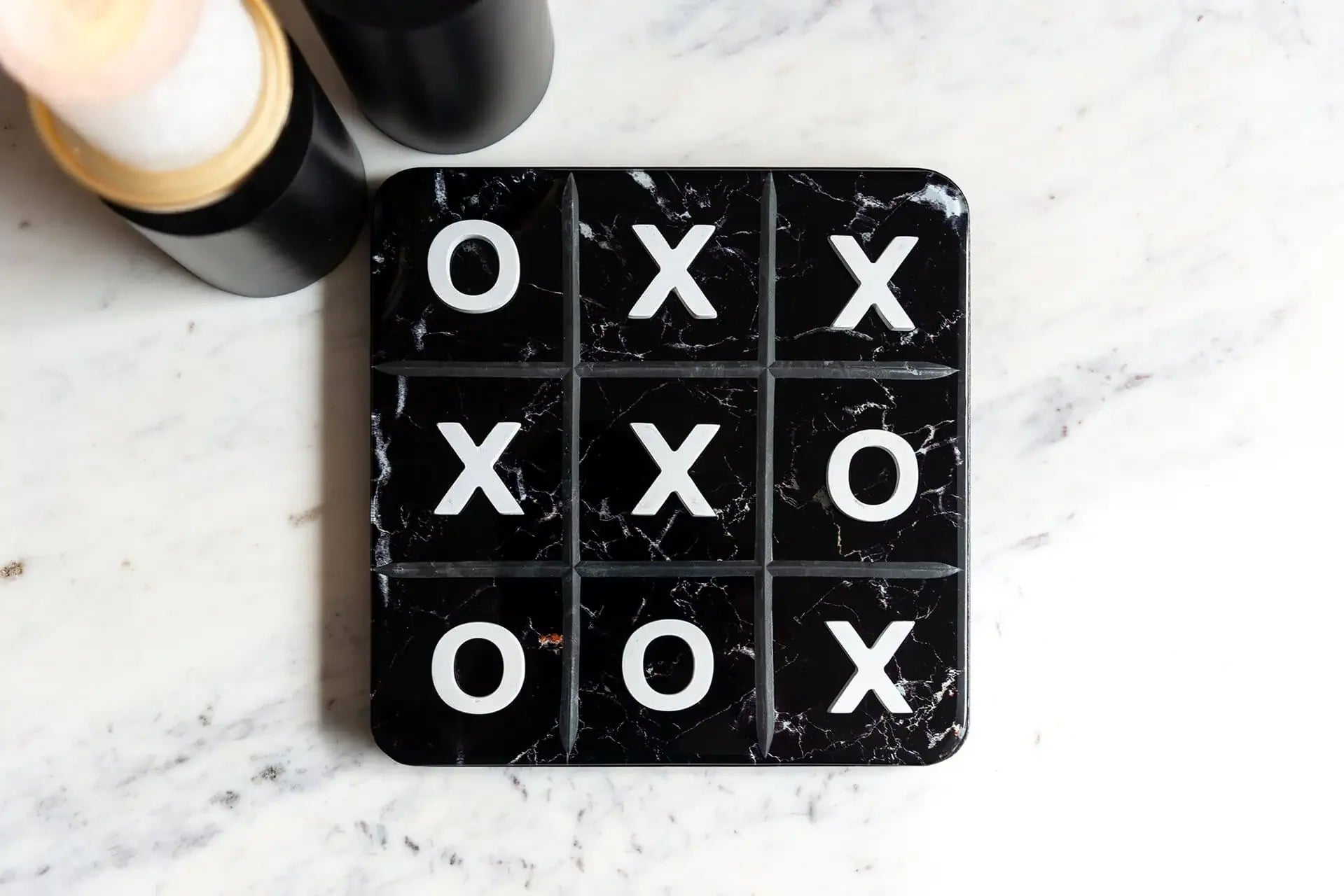 Dekoratīvs priekšmets Richmond Interiors Tic tac toe Trixi 25/25 cm melns/balts - N1 Home